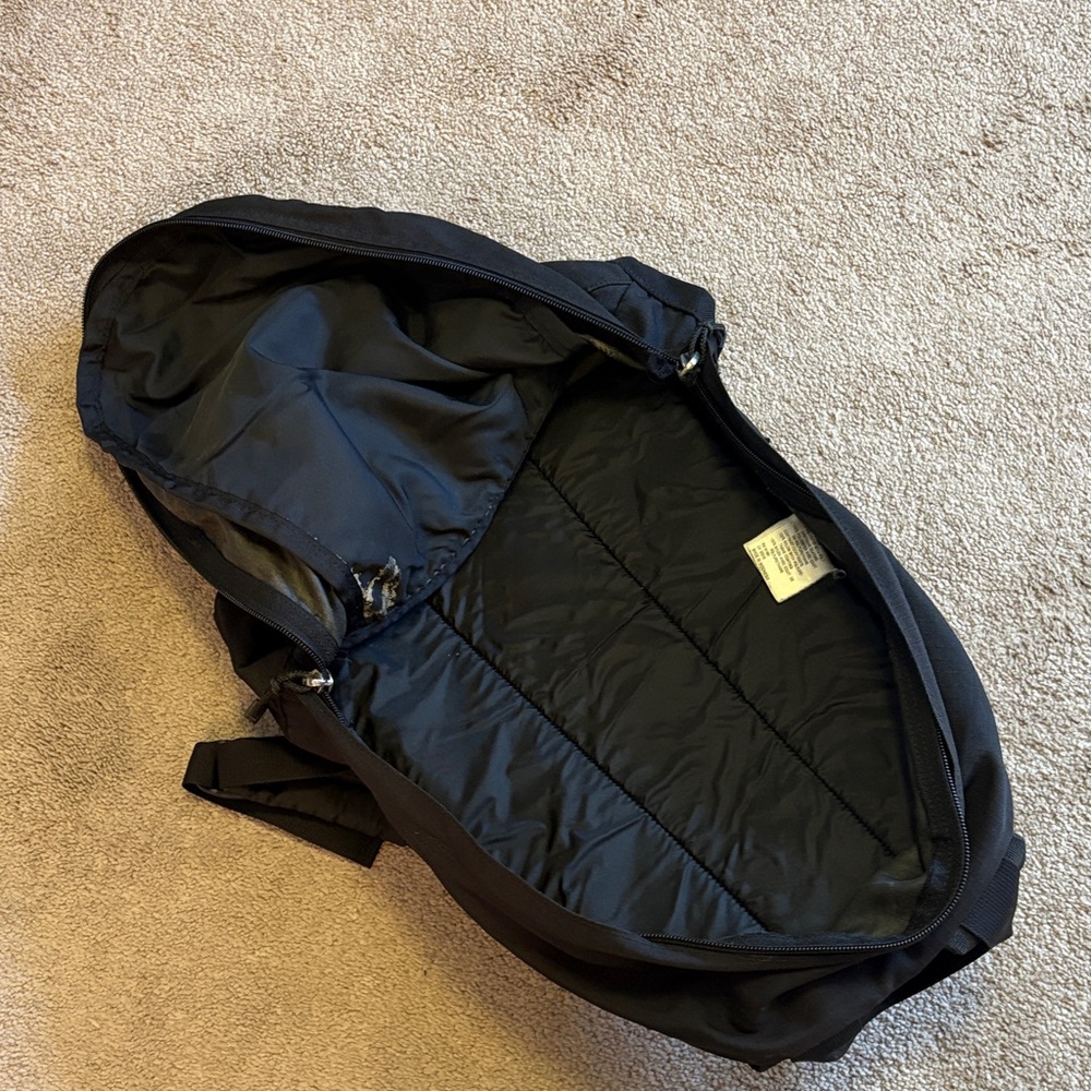 The North Face Ahwahnee Black Everyday Backpack. - Picture 4 of 6
